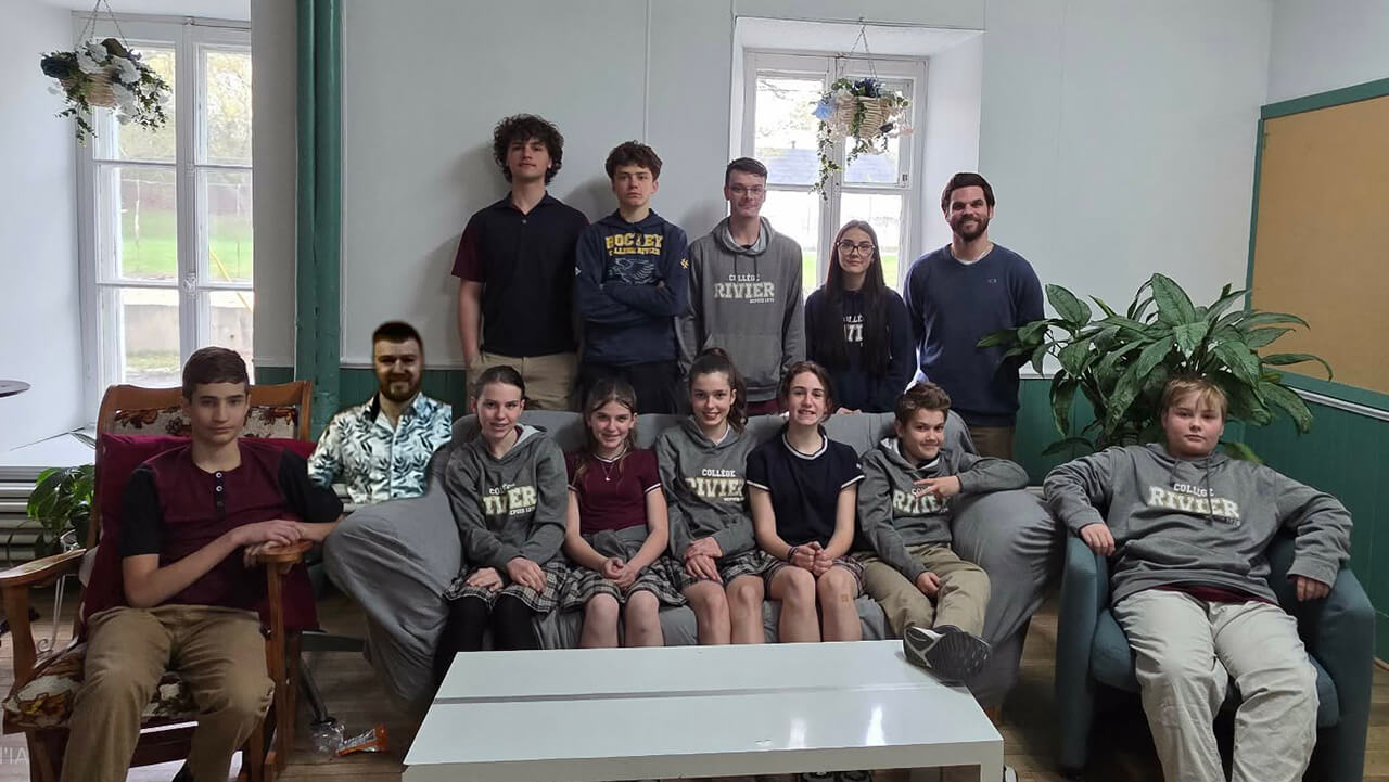 Responsables et membres du conseil d’élèves du collège Rivier.