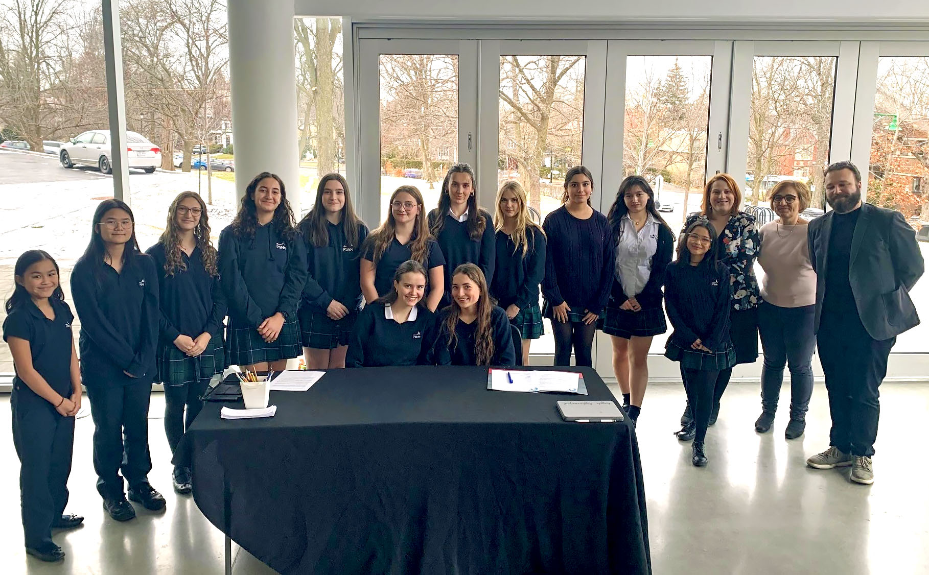 Responsables et membres du conseil d’élèves du pensionnat du Saint-Nom-de-Marie.